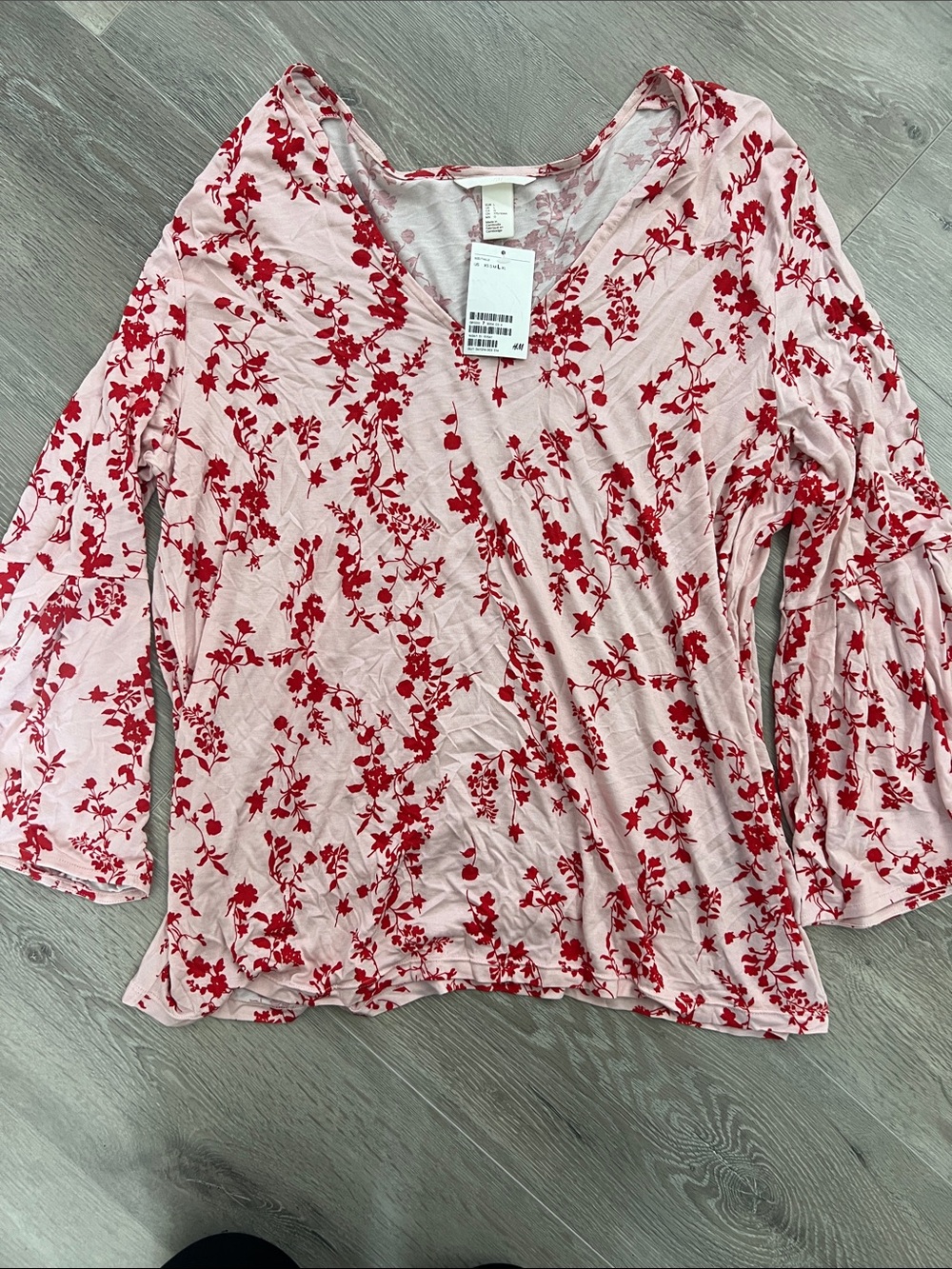 NWT H&M Blush Pink Long Sleeve V-Neck Top with Red Floral Print